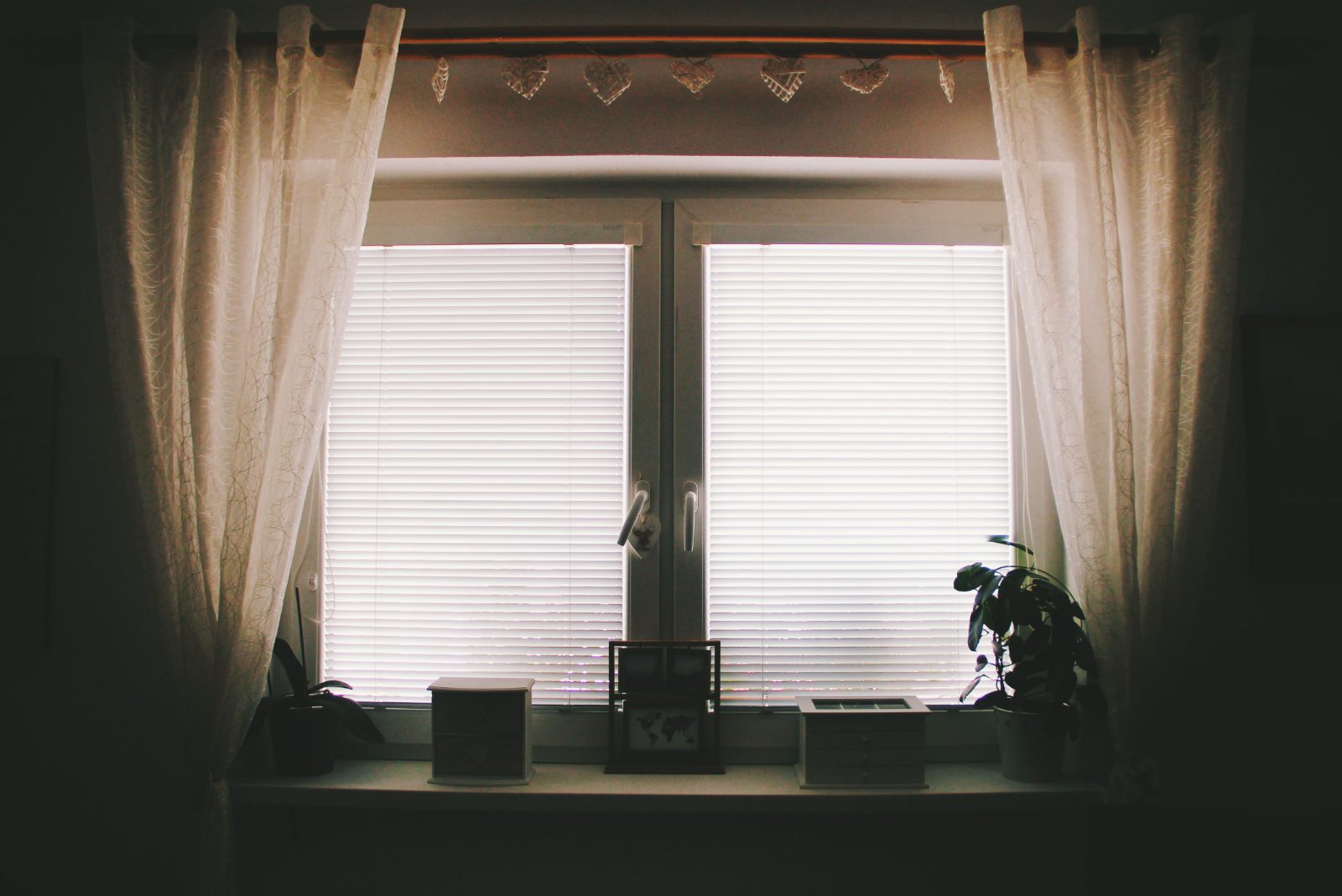 Fensterarbeiten in einer Wohnung in Hamburg-Ottensen
